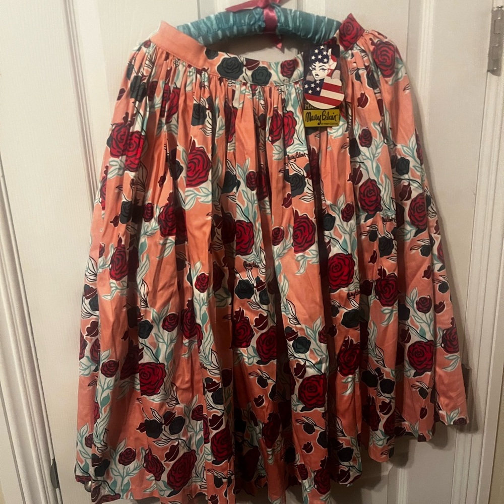 Pinup Couture Floral A-Line Skirt in Peach and Red